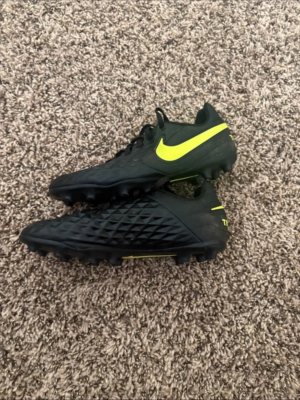 Nike Tiempo Legend 8 Club MG Kids Soccer Cleats Black Volt
